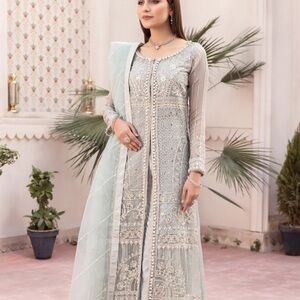 Maryum and Maria suit